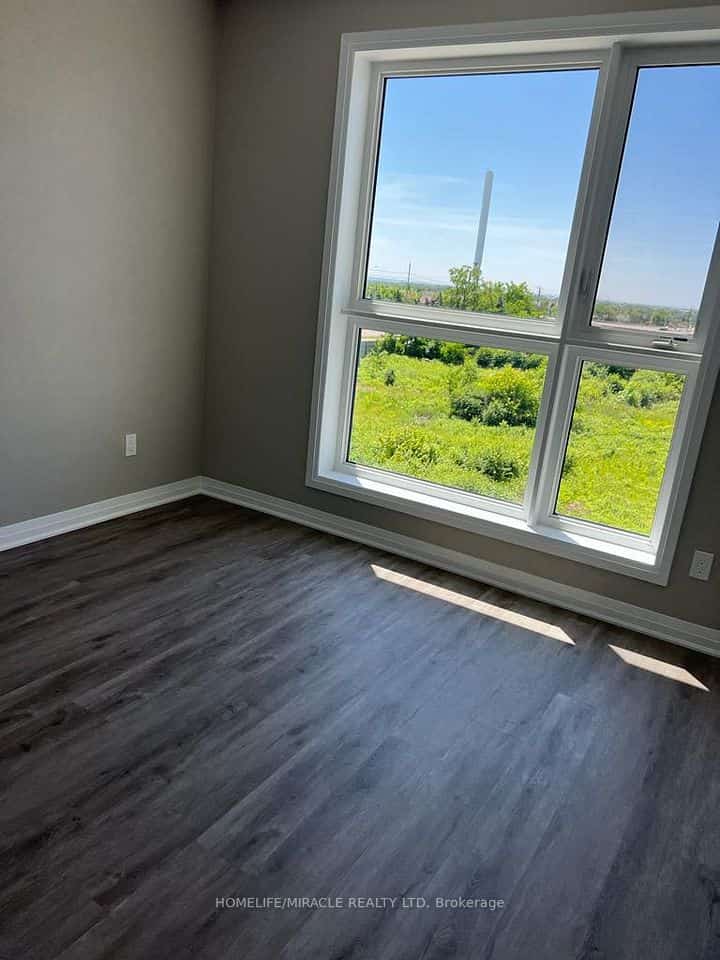 95 Dundas Street West #219, Oakville, ON L6M 5N4