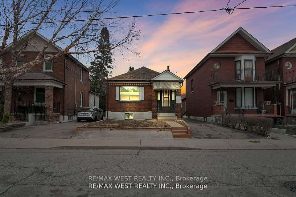 661 Beresford Avenue, Toronto, ON M6S 3C4