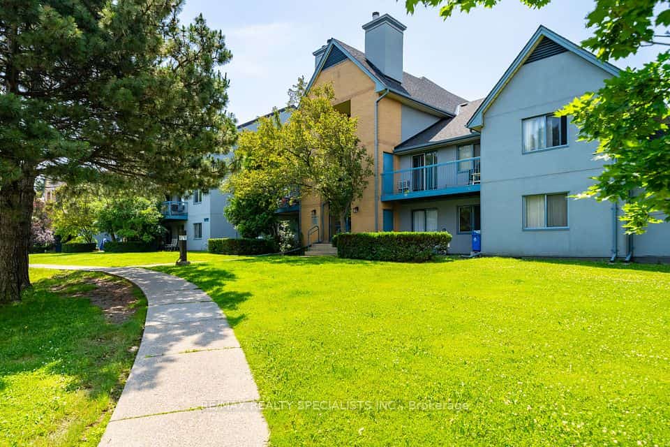95 Trailwood Drive #612, Mississauga, ON L4Z 3L2