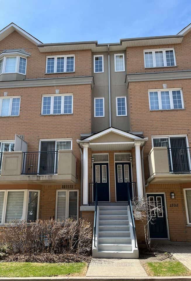 28 Sommerset Way #1502, Toronto, ON M2N 6W7