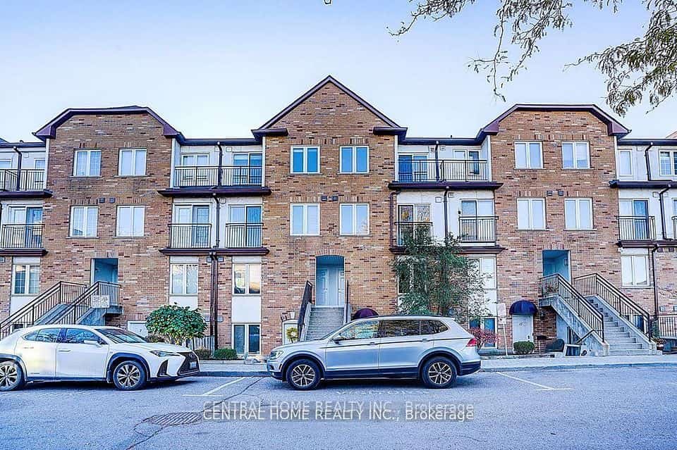 988 Sheppard Avenue W #11, Toronto, ON M3H 2T6