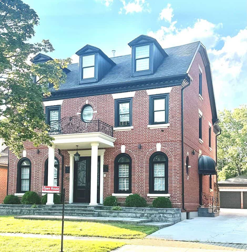 42 Oatlands Crescent, Richmond Hill, ON L4C 9P2