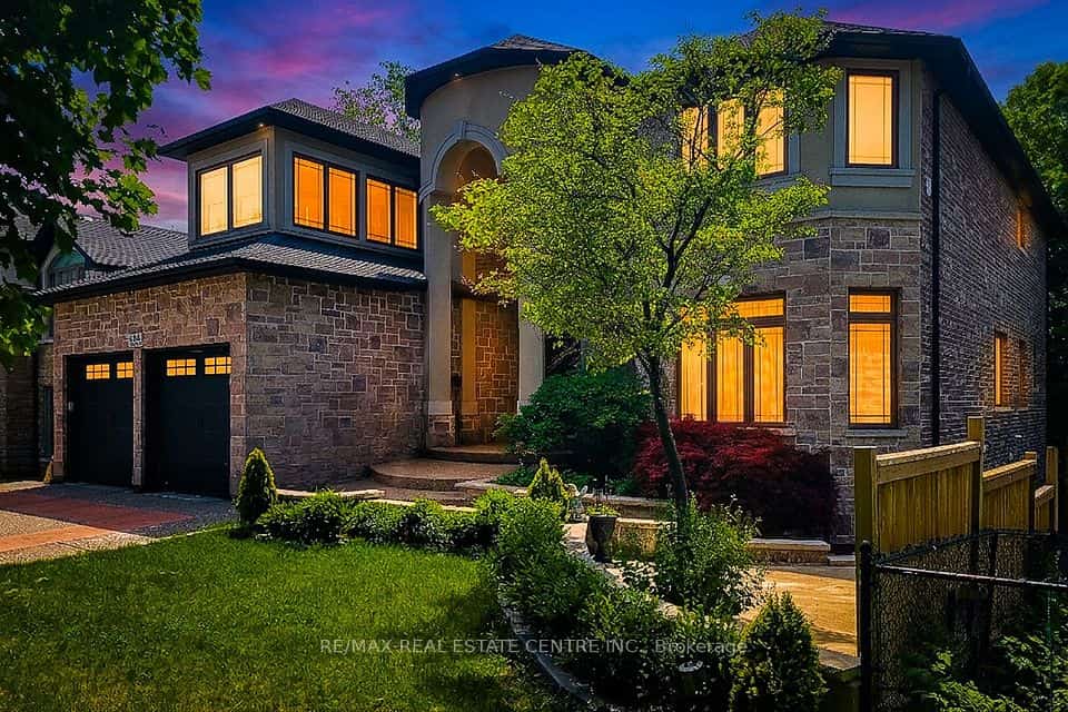 656 HIGHVALLEY Road, Hamilton, ON L9G 4E9