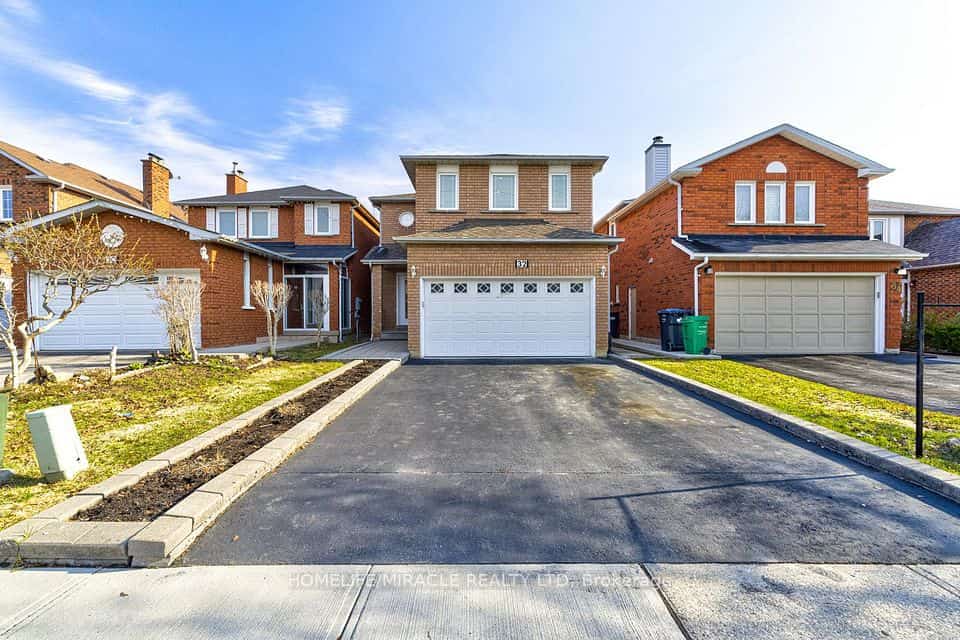 32 Pennsylvania Avenue, Brampton, ON L6Y 4N7