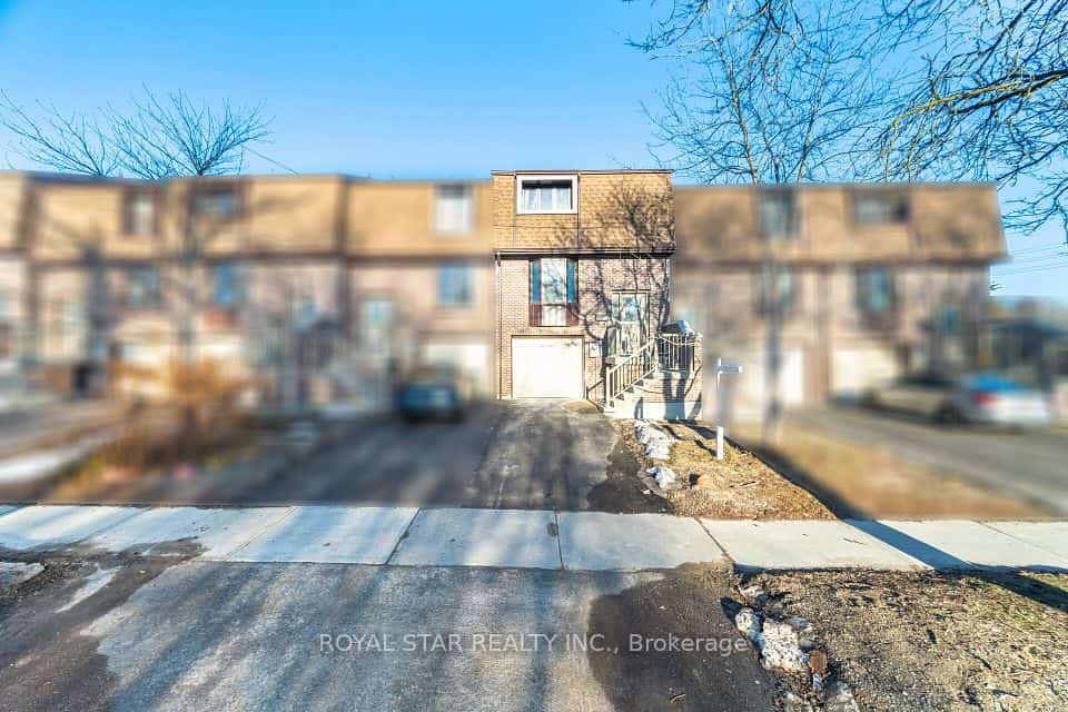 11 Plaisance Road #3, Richmond Hill, ON L4C 5H1