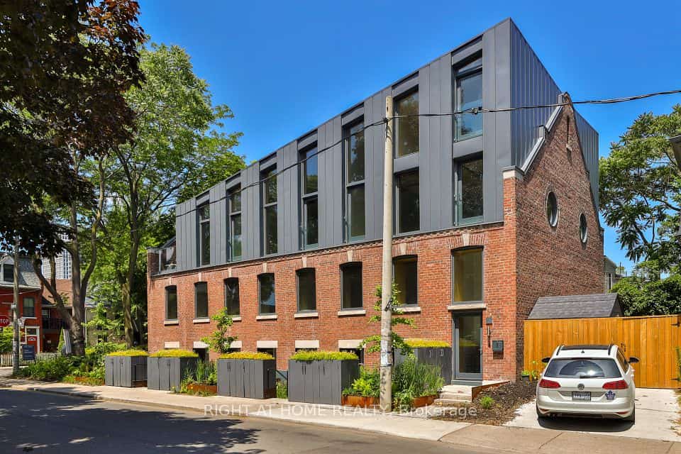 225 Brunswick Avenue #PH2, Toronto, ON M5S 2M6