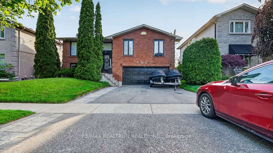 57 Foxhunt Trail, Clarington, ON L1E 1E4
