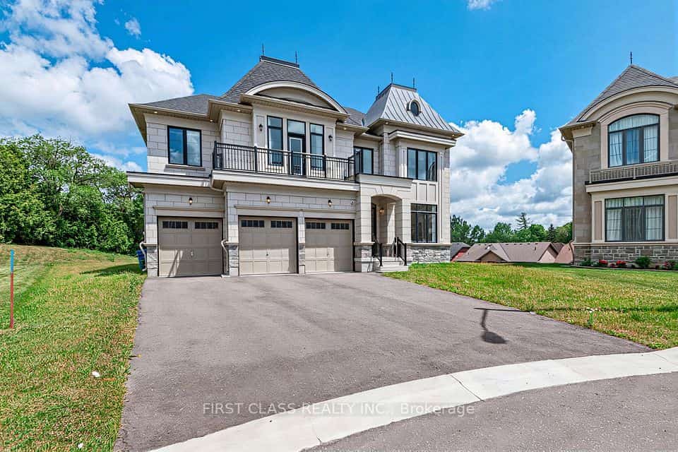 15 Kenneth Campbell Court, Aurora, ON L4G 5Z4