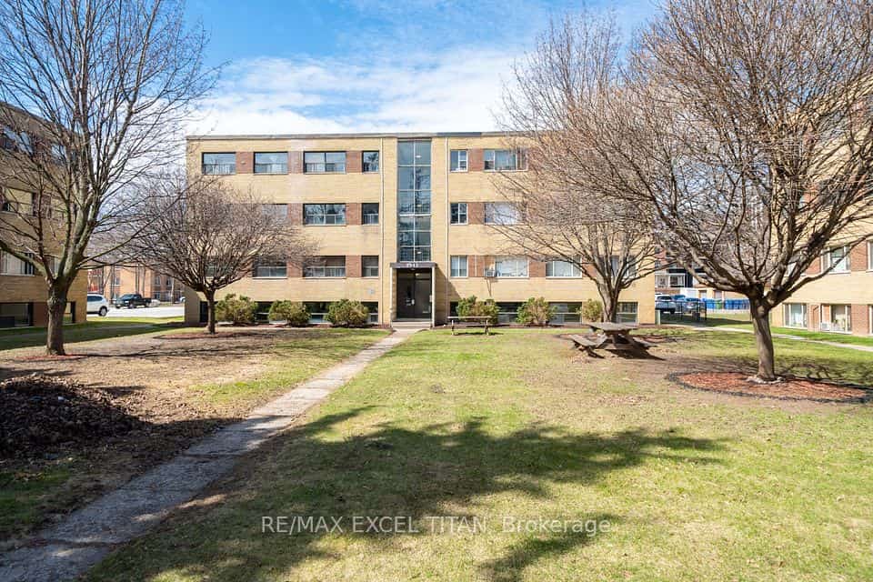 799 Robinson Street #2, Burlington, ON L7R 2L4