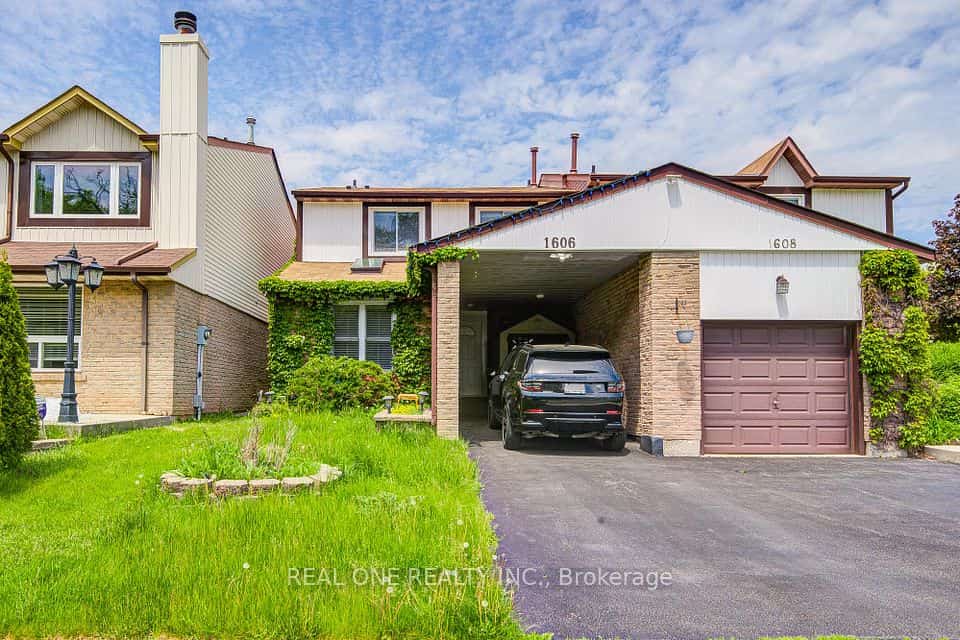 1606 Lancaster Drive #30, Oakville, ON L6H 2Z6