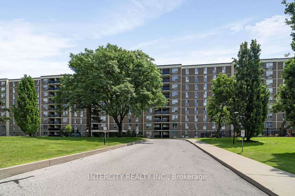 2825 Islington Avenue #302, Toronto, ON M9L 2K1