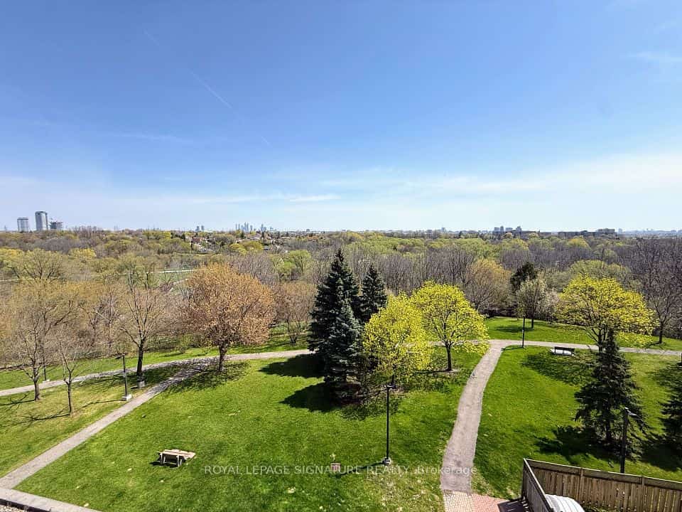 3 Rowntree Road #407, Toronto, ON M9V 5G8