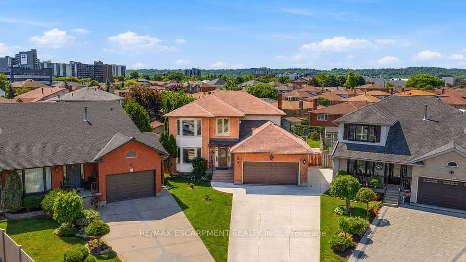 15 Talia Court, Hamilton, ON L6E 4X8