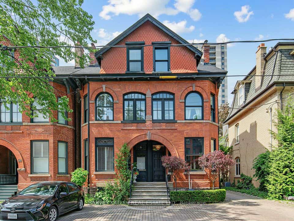 32 Bernard Avenue, Toronto, ON M5R 1R2