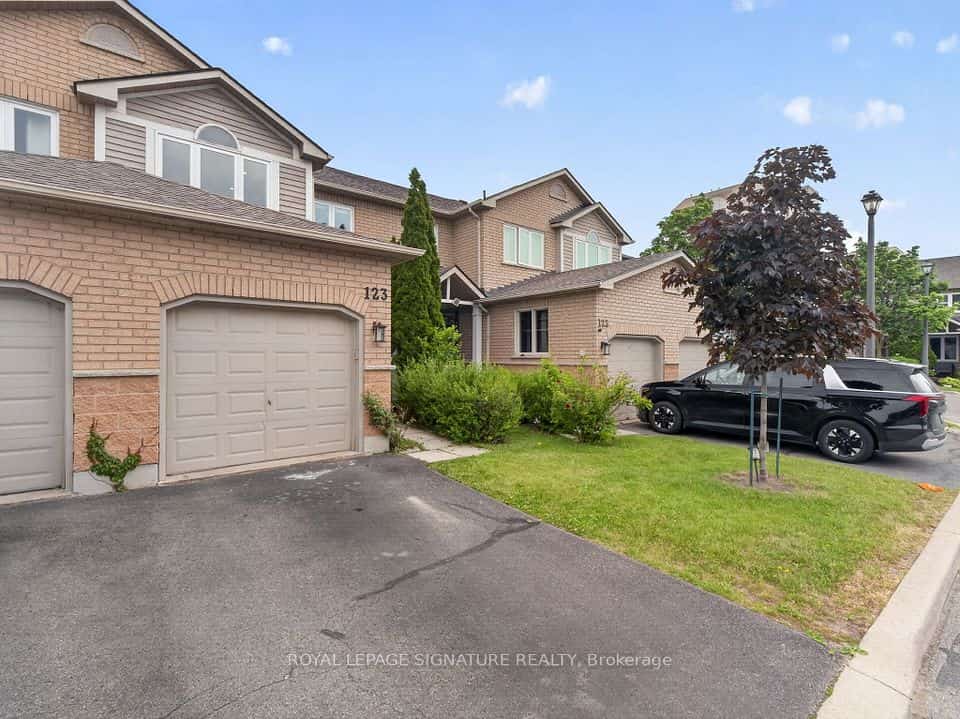 833 Scollard Court #123, Mississauga, ON L5V 2B4