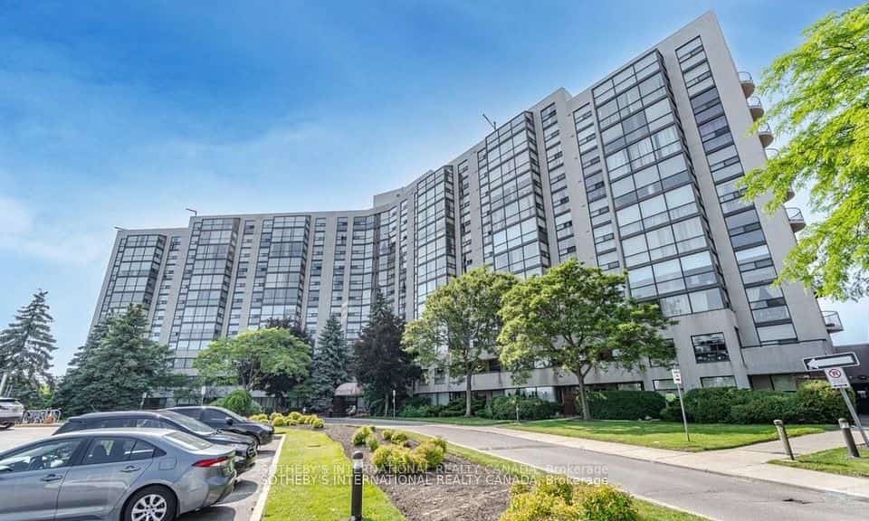 40 Harding Boulevard W #301, Richmond Hill, ON L4C 9S5