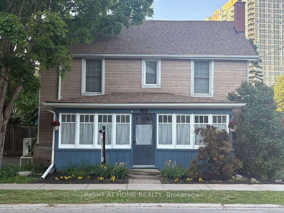 24 Mill Street N, Brampton, ON L6X 1S6