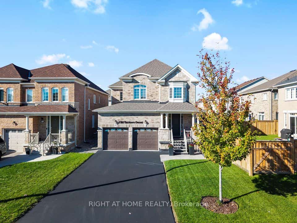4 Bill Hutchinson Crescent, Clarington, ON L1C 7E1