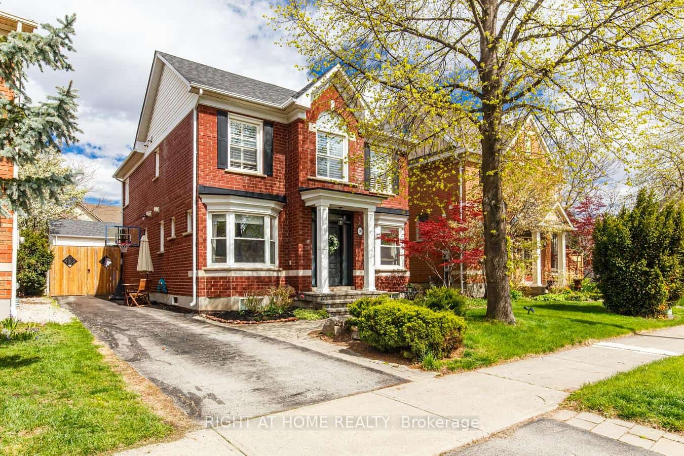 241 Lexington Road, Oakville, ON L6H 6L5