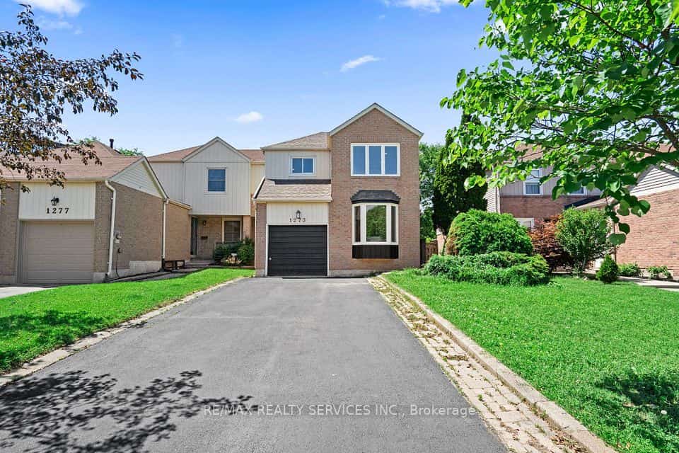 1273 Barberry Green, Oakville, ON L6M 2A8