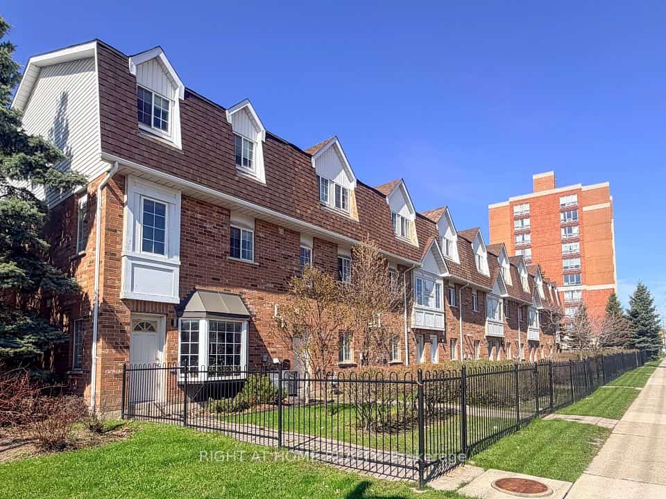 1525 South Parade Court #28, Mississauga, ON L5M 6E9