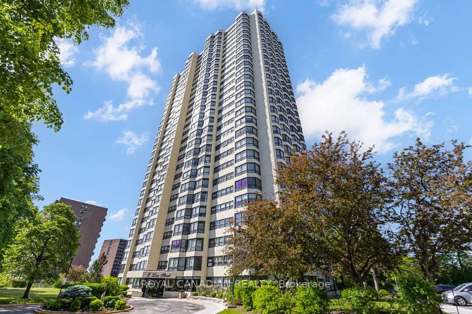 8 Lisa Street #1906, Brampton, ON L6T 4S6