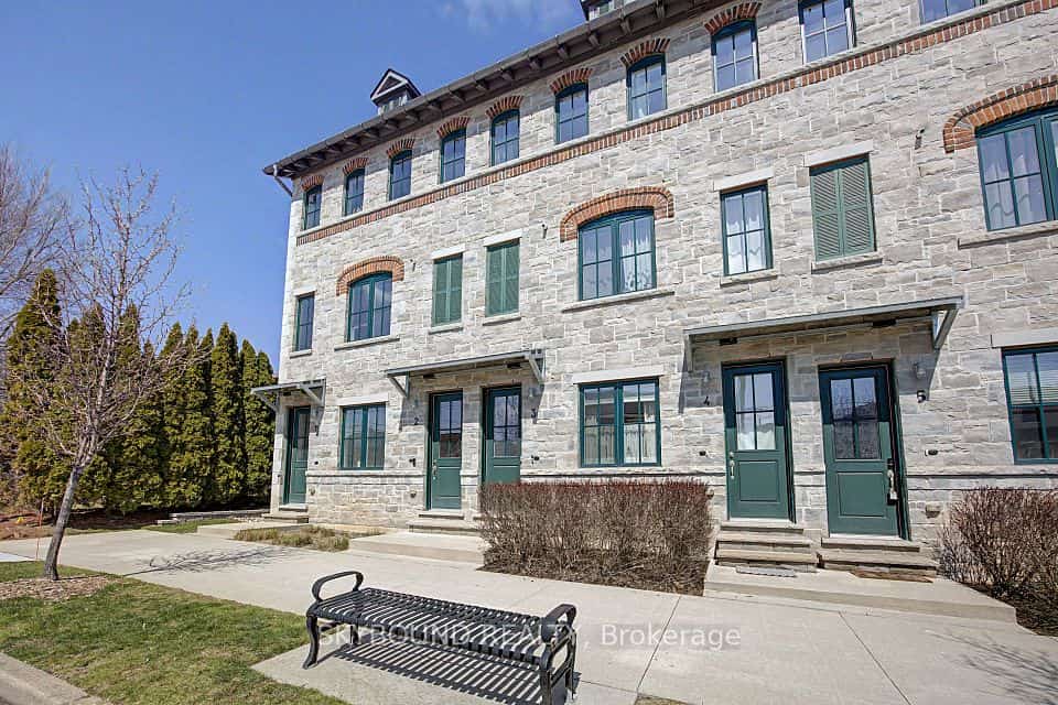 290 Barton Street W #3, Hamilton, ON L8R 3P3