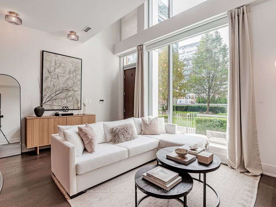 39 Queens Quay E #TH132, Toronto, ON M5E 0A5