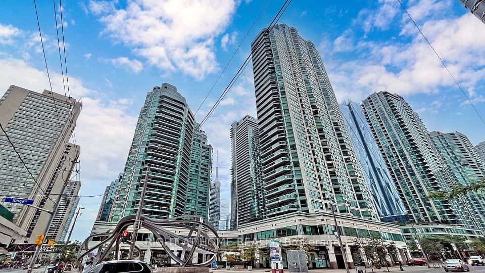 10 Yonge Street #1706, Toronto, ON M5E 1R4