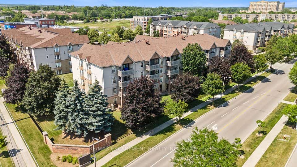 4005 KILMER Drive #202, Burlington, ON L7M 4M2