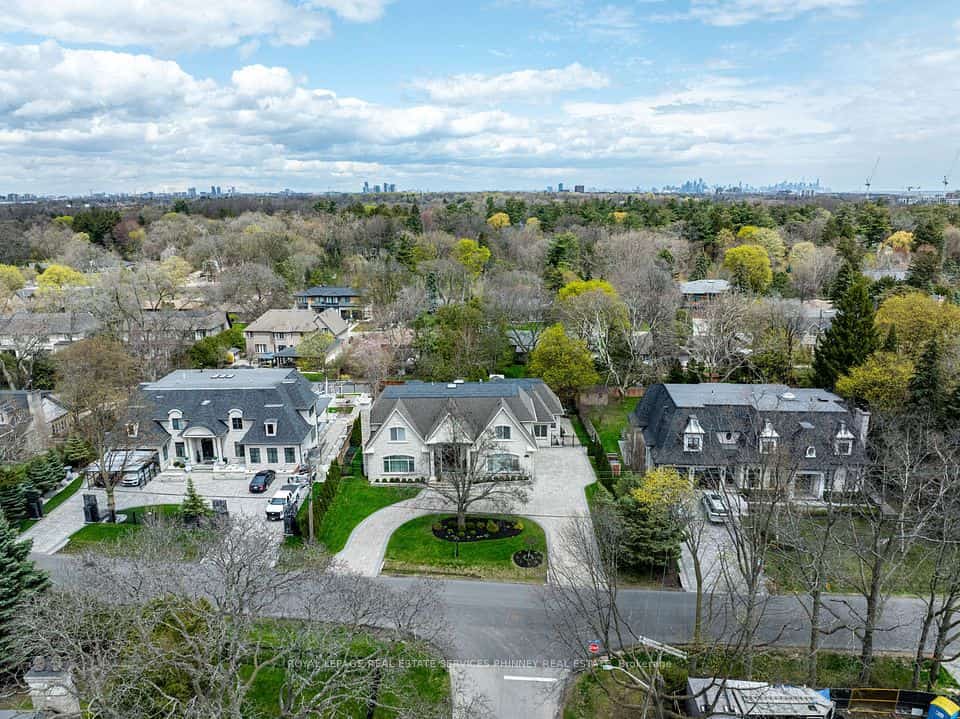 1511 Broadmoor Avenue, Mississauga, ON L5G 3T7