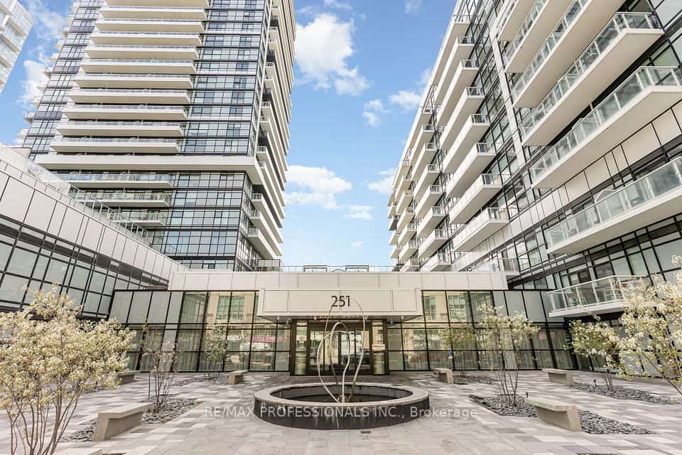 251 Manitoba Street #625, Toronto, ON M8Y 0C7