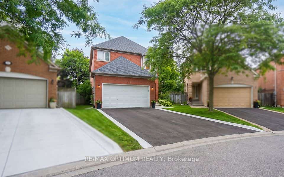 9 Inwood Place, Brampton, ON L6R 1T2