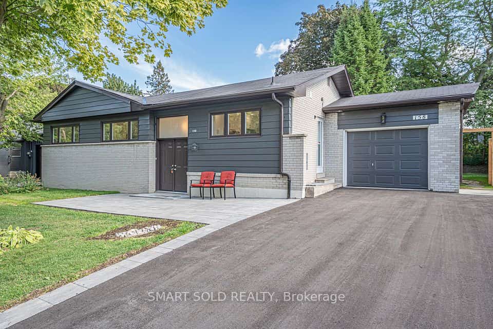 158 Park Avenue, Newmarket, ON L3Y 1V1