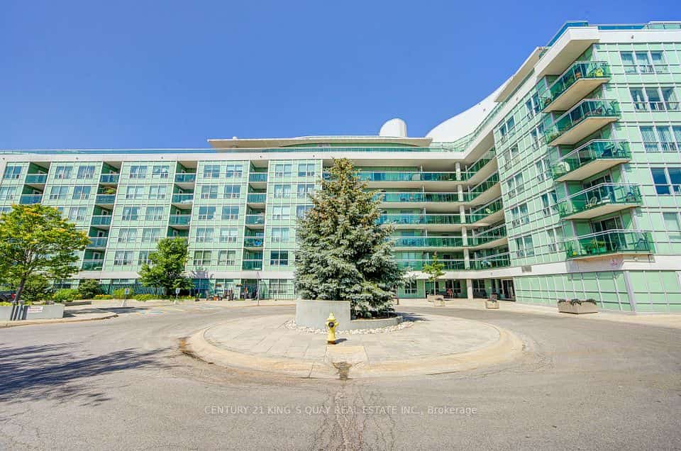 60 Fairfax Crescent #227, Toronto, ON M1L 0E1