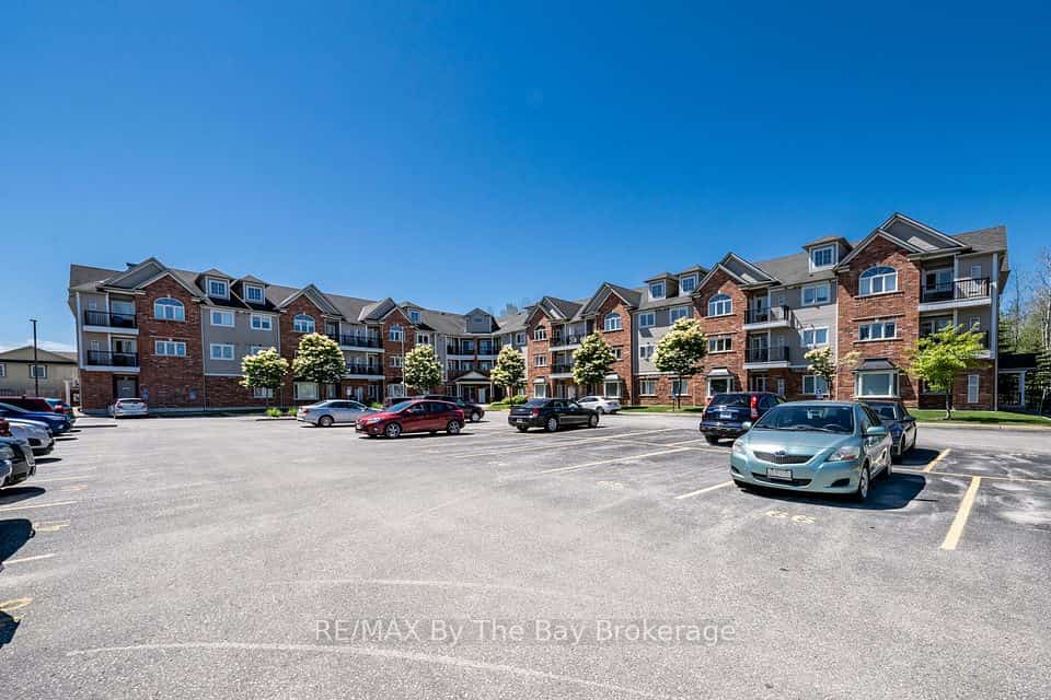 16 Westbury Road #202, Wasaga Beach, ON L9Z 0B8
