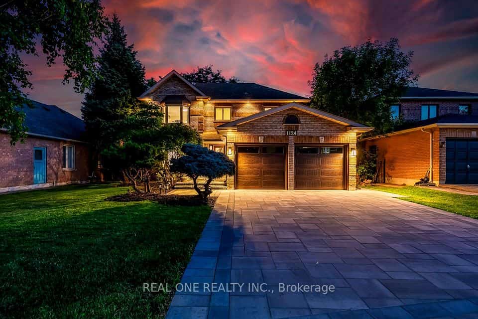 1124 Thoresby Drive, Oakville, ON L6J 7M6