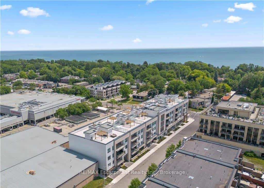 123 Maurice Drive #303, Oakville, ON L6K 2W6