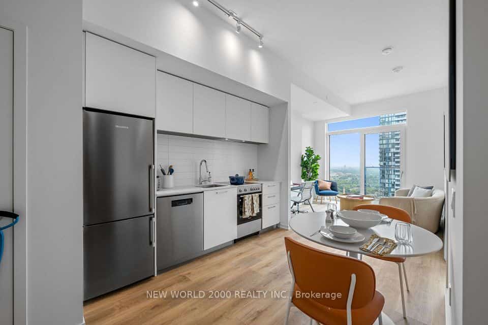 101 Roehampton Avenue #2008, Toronto, ON M4P 2W2