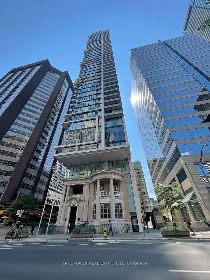 426 University Avenue #3910, Toronto, ON M5G 1S9