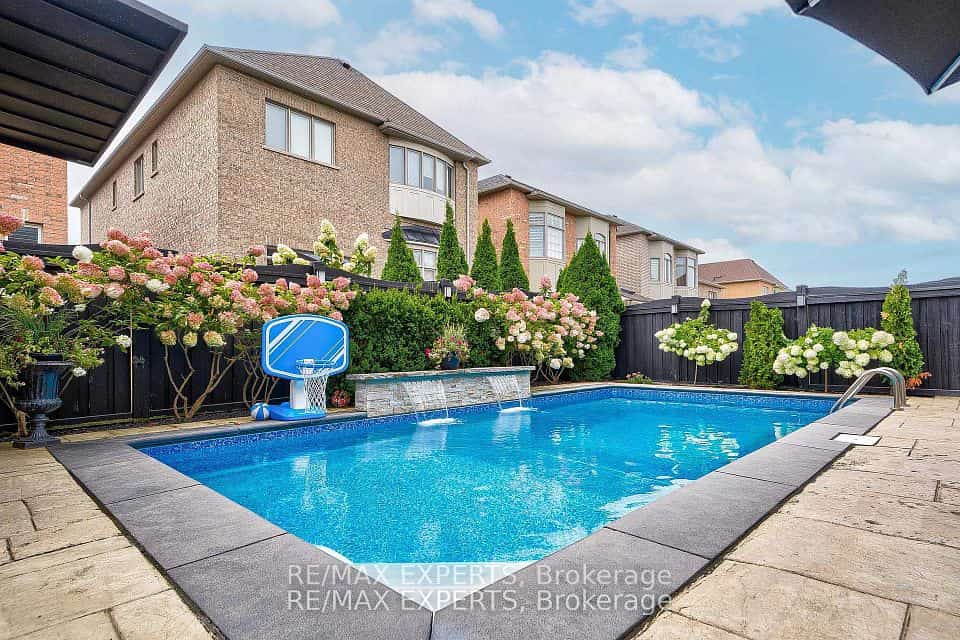 265 Chatfield Drive N, Vaughan, ON L4H 3R8
