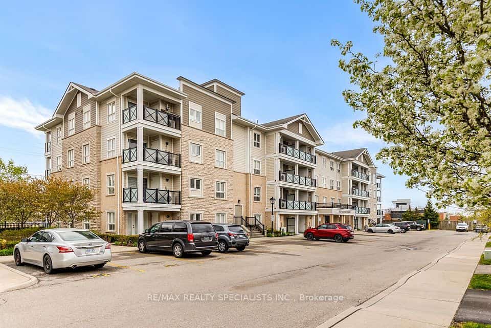 1045 Nadalin Heights #209, Milton, ON L9T 8R5