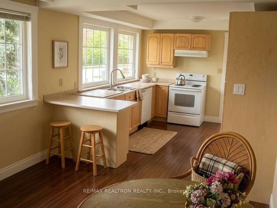 166 WELDRICK Road, Richmond Hill, ON L4C 3V1