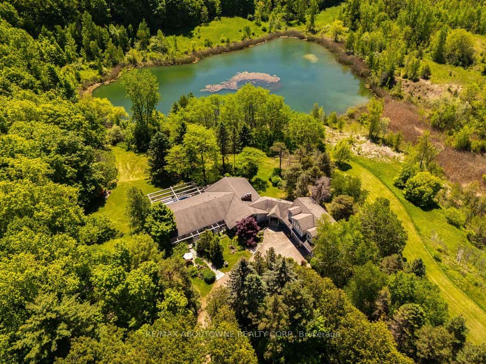 2360 8 Side Road, Burlington, ON L7P 0M7