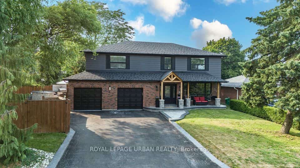 4 Deerfield Crescent, Brampton, ON L6T 1K6