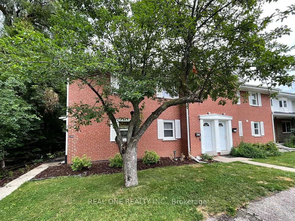 290 WESTCOURT Place, Waterloo, ON N2L 2R7