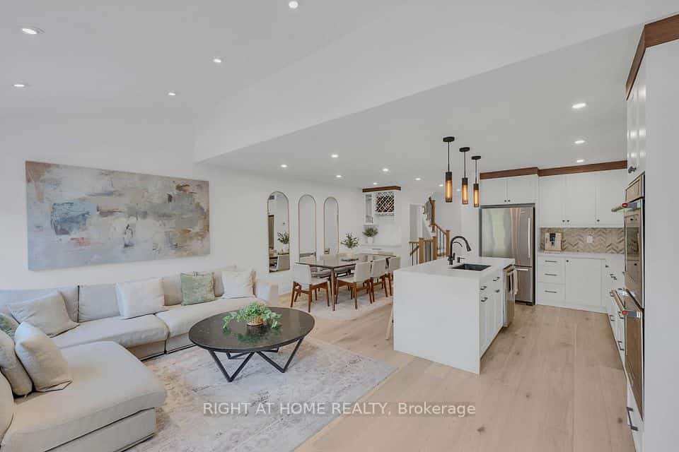 1170 West Shore Drive #23, Mississauga, ON L5E 3H8