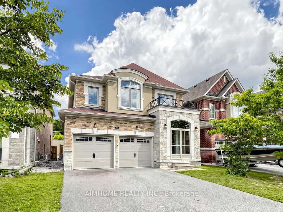 664 Mcgregor Farm Trail, Newmarket, ON L3X 0H3