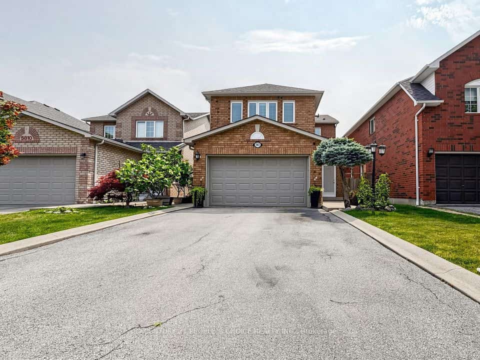 5812 Sidmouth Street, Mississauga, ON L5V 2K3