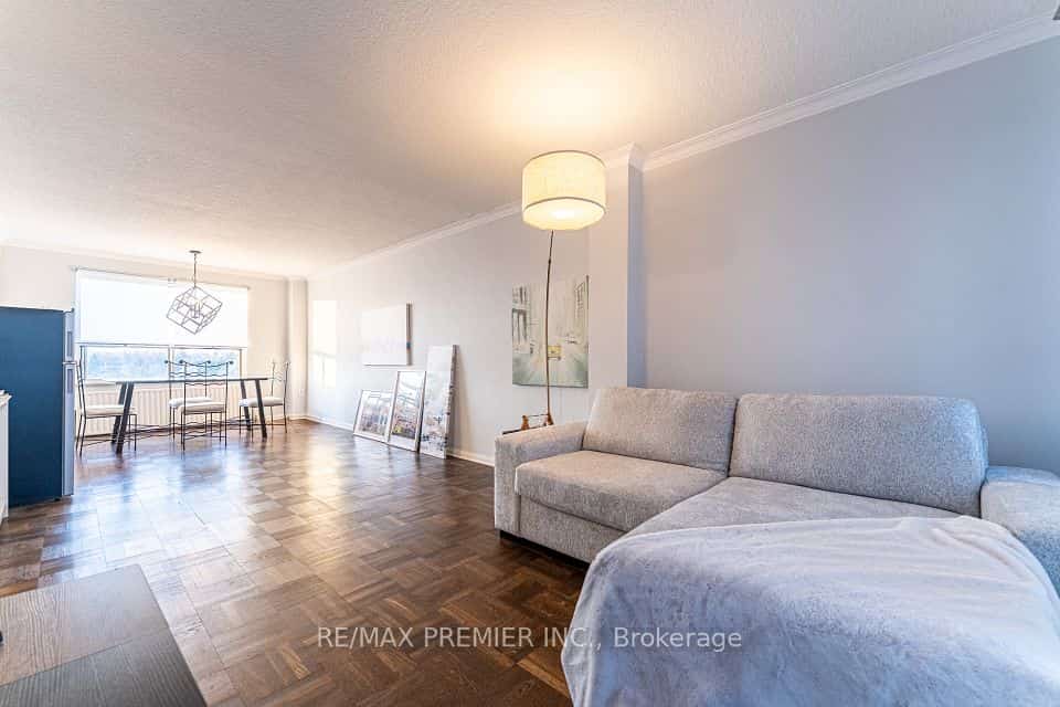 660 Eglinton Avenue W #612, Toronto, ON M5N 1C3